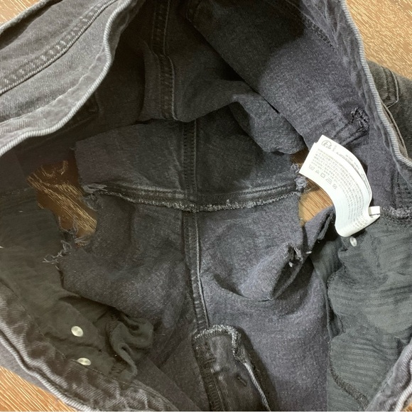 Abercrombie & Fitch Womens black the 90s cutoff relaxed high rise jean shorts 16 - Picture 4 of 5